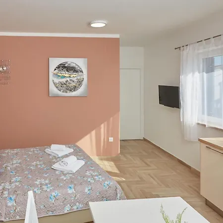 Nika Apartman Turanj