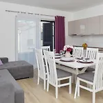 Lägenhet Nika *