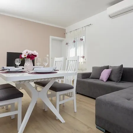 Appartement Nika Turanj